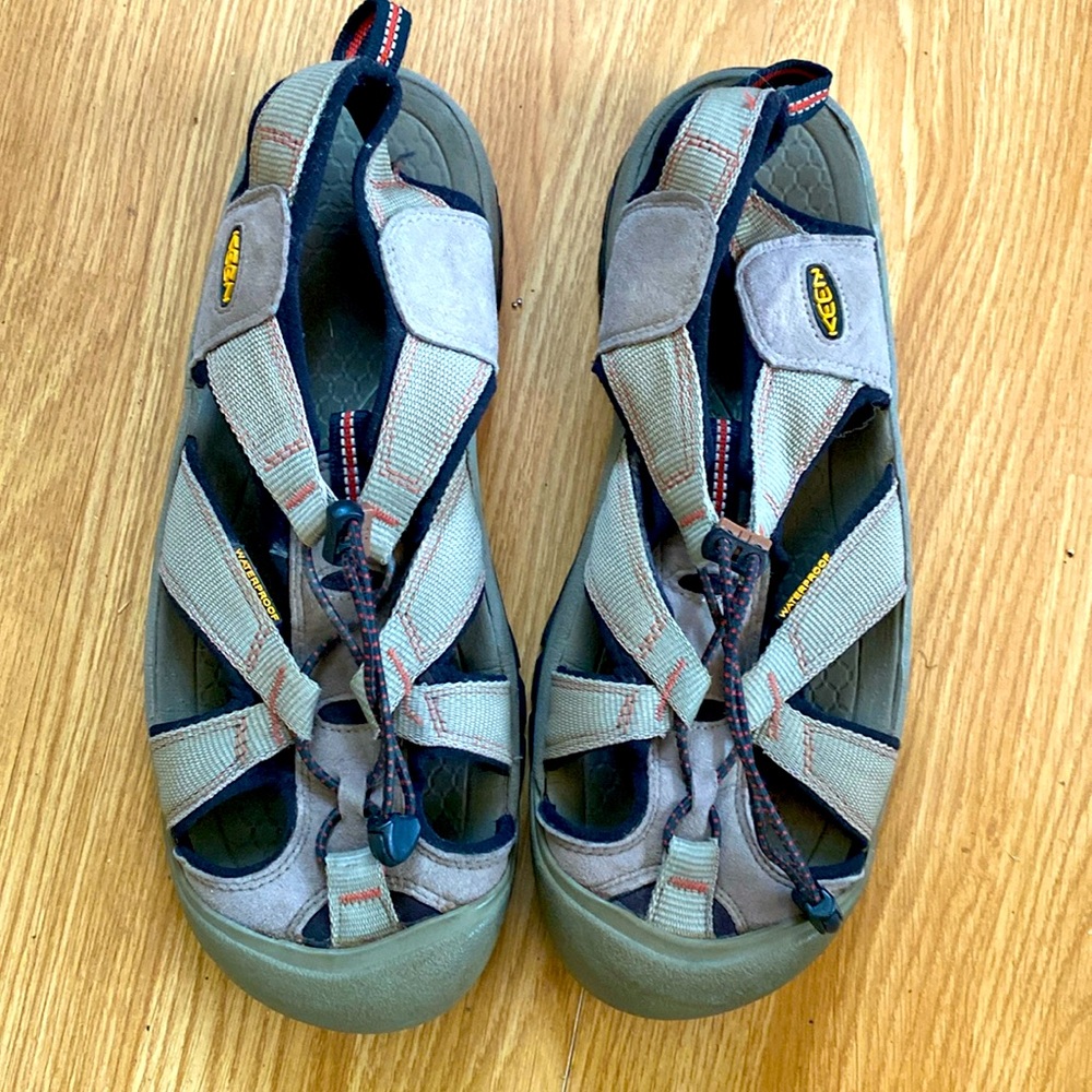 KEEN Men’s Size 11.5 Beige and Black Outdoor Waterproof Sandals
